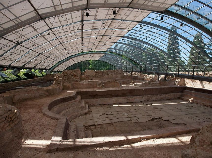 Römische Badruine Badenweiler, Dach über der Badruine