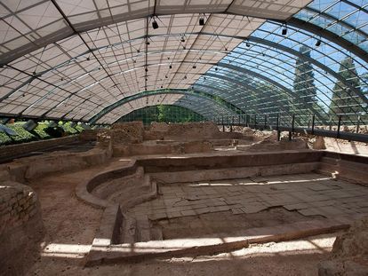 Römische Badruine Badenweiler, Dach über der Badruine