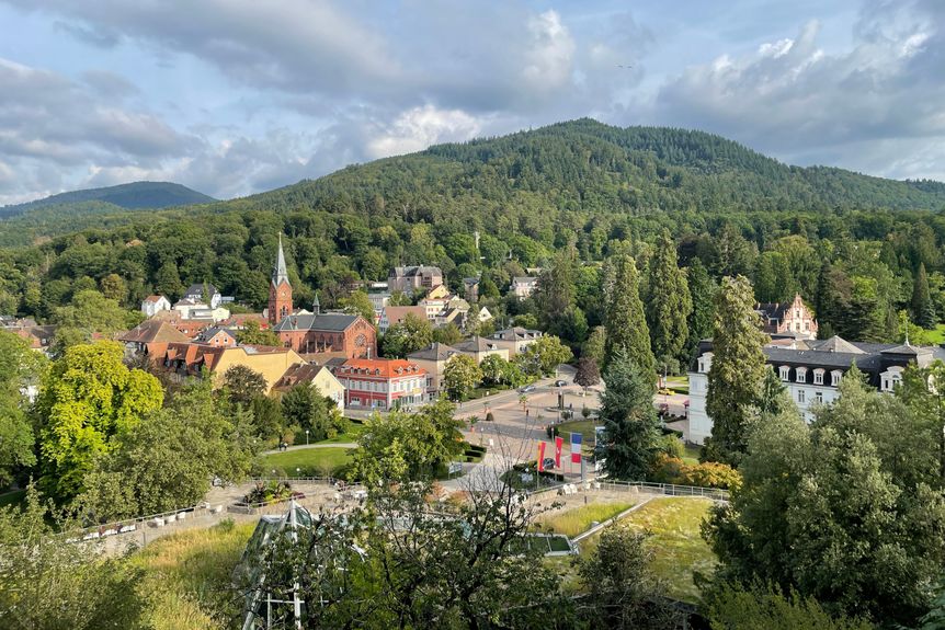 Kur- und Schlosspark Badenweiler, Blick auf den Ort